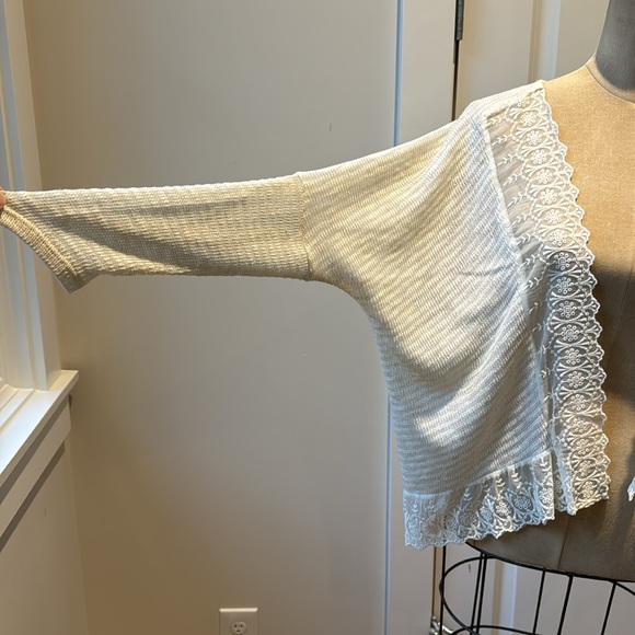 Monteau of Los Angeles cream and tan striped knit cardigan with lace trim. Small - Picture 5 of 9